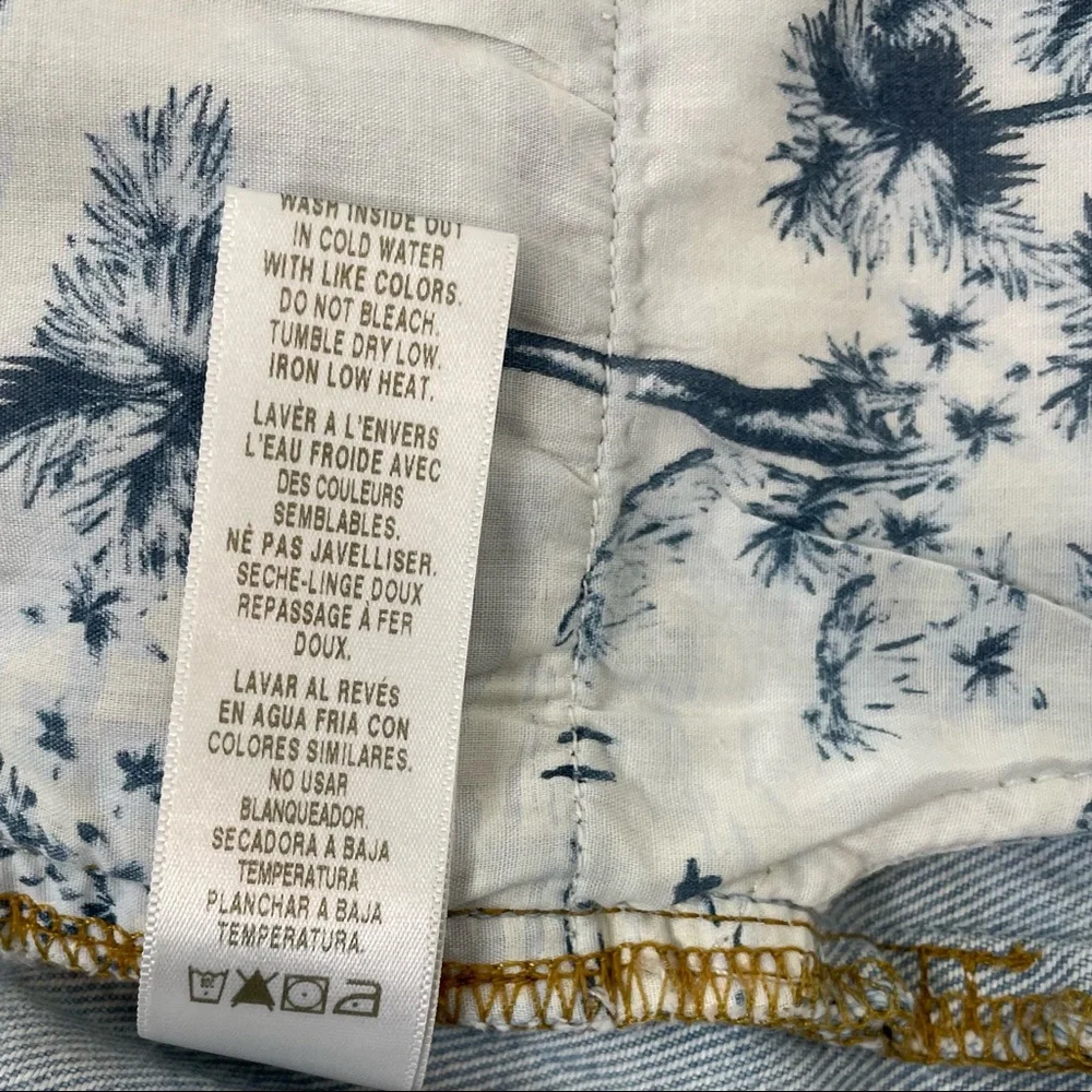 Frame denim Le Beau distressed shorts size 26 - Picture 8 of 11